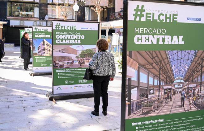 INFORMACIÓN inaugura en la Glorieta la exposición "Proyectando Elche"