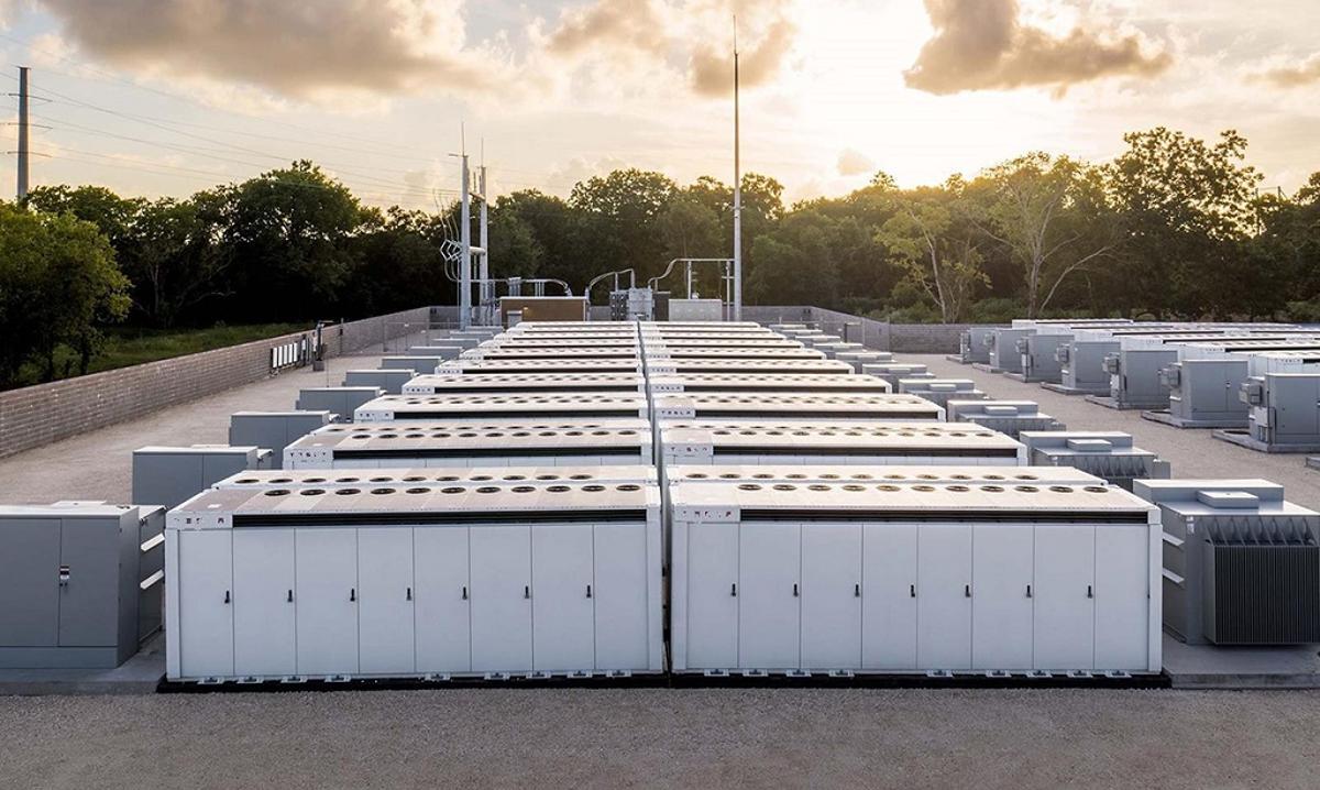 Ejemplo de planta de almacenamiento de energía mediante baterías.