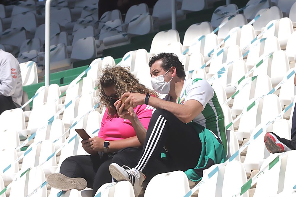 Aficionados asistentes al encuentro Córdoba CF-Betis B