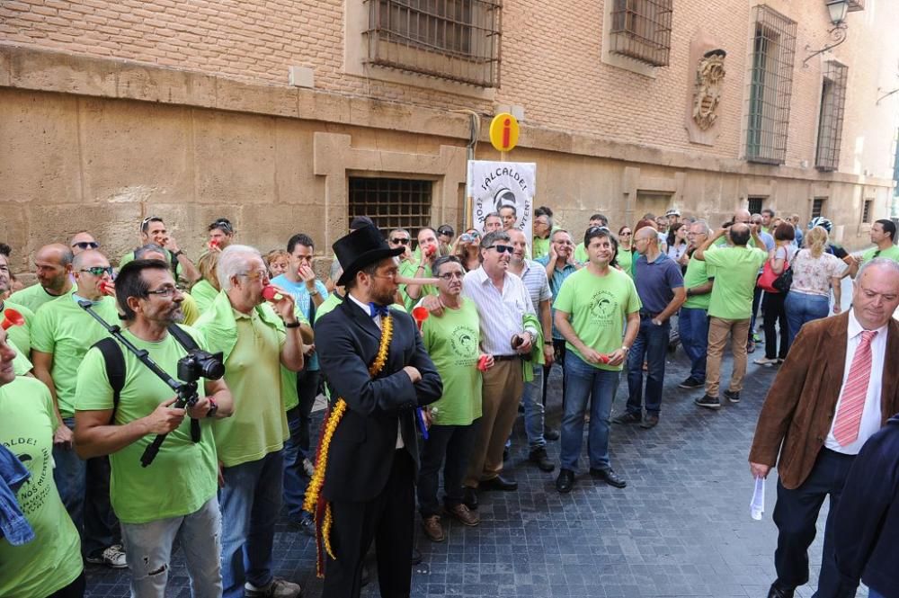 Pleno municipal con protesta