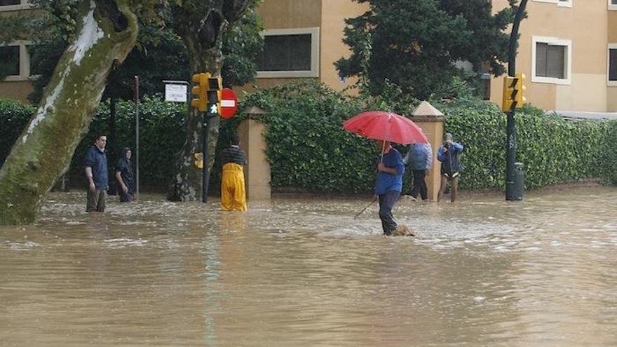 El Paseo del Limonar, inundado en noviembre de 2012.