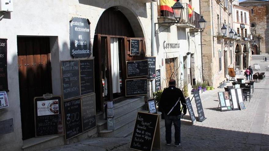 Los empresarios se reúnen para aunar criterios contra la ordenanza de carteles