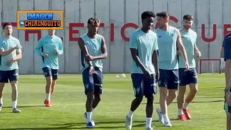 Nico Williams y Laporte bromean en el calentamiento: “Que te quemas hermano, yo no”
