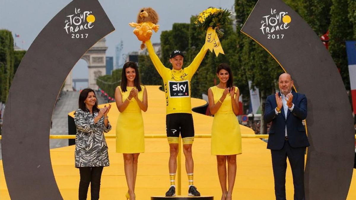 Chris Froome, en el podio de los Campos Elíseos como ganador del Tour'2017