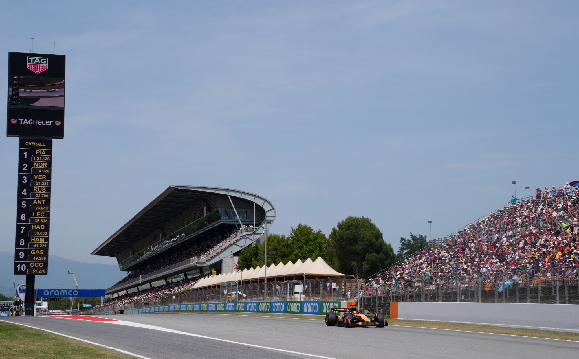 01 June 2025, Spain, Barcelona: Australian Formula one driver Oscar Piastri of McLaren, drives during the Formula 1 Spanish Grand Prix race at the Circuit de Barcelona-Catalunya. Photo: Bradley Collyer/PA Wire/dpa 01/06/2025 ONLY FOR USE IN SPAIN. Bradley Collyer/PA Wire/dpa;motor rallying;motorsport;sports;Formula 1 Spanish Grand Prix - Race Day;
