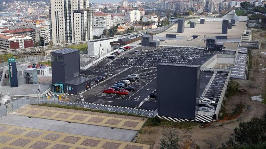 La intermodal queda en suspenso | La estación de autobuses y el edificio diseñado por el arquitecto estadounidense Thom Mayne que completarían el complejo del AVE en Urzáiz están afectados por la sentencia del Supremo, ya que su soporte estaba en el Plan ahora anulado. El gobierno municipal plantea a la Xunta que declare el proyecto de incidencia supramunicipal para agilizar los trámites y evitar graves retrasos. Lo mismo sugiere para desatascar la ampliación del polígono de Balaídos, a fin de dar a PSA-Citroën el suelo que necesita, y la Ciudad de la Justicia.