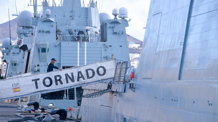 El buque de acción marítima ‘Tornado’ realiza una operación de vigilancia en el estrecho de Gibraltar