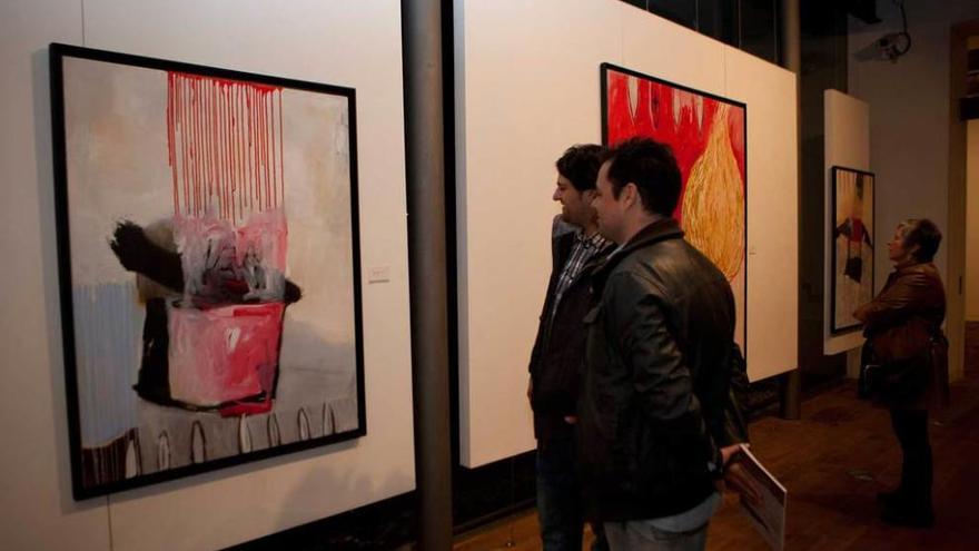 Una de las exposiciones temporales que se exhibieron en la pinacoteca langreana.