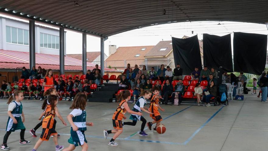 La excusa del baloncesto que acabó en una fiesta en A Illa