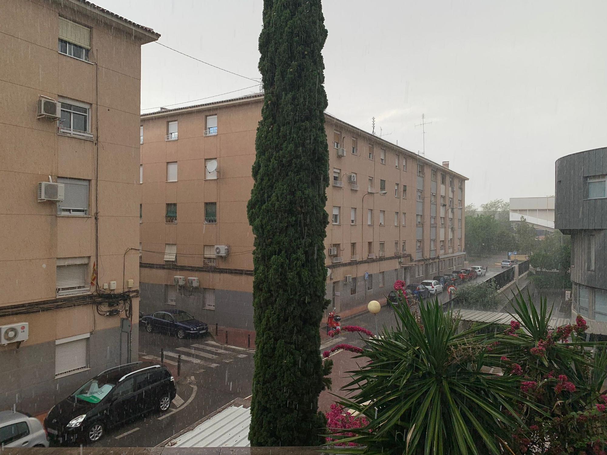 Una tromba de agua pilla por sorpresa a los murcianos.