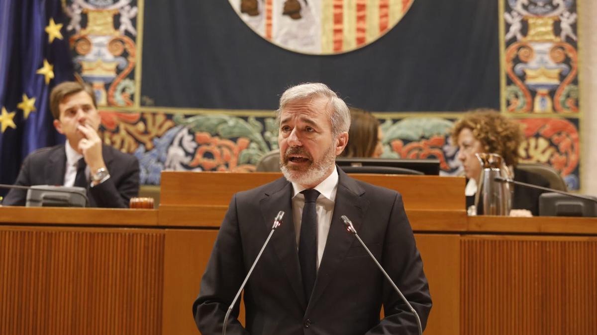El presidente de Aragón, Jorge Azcón, este jueves en el pleno de las Cortes.