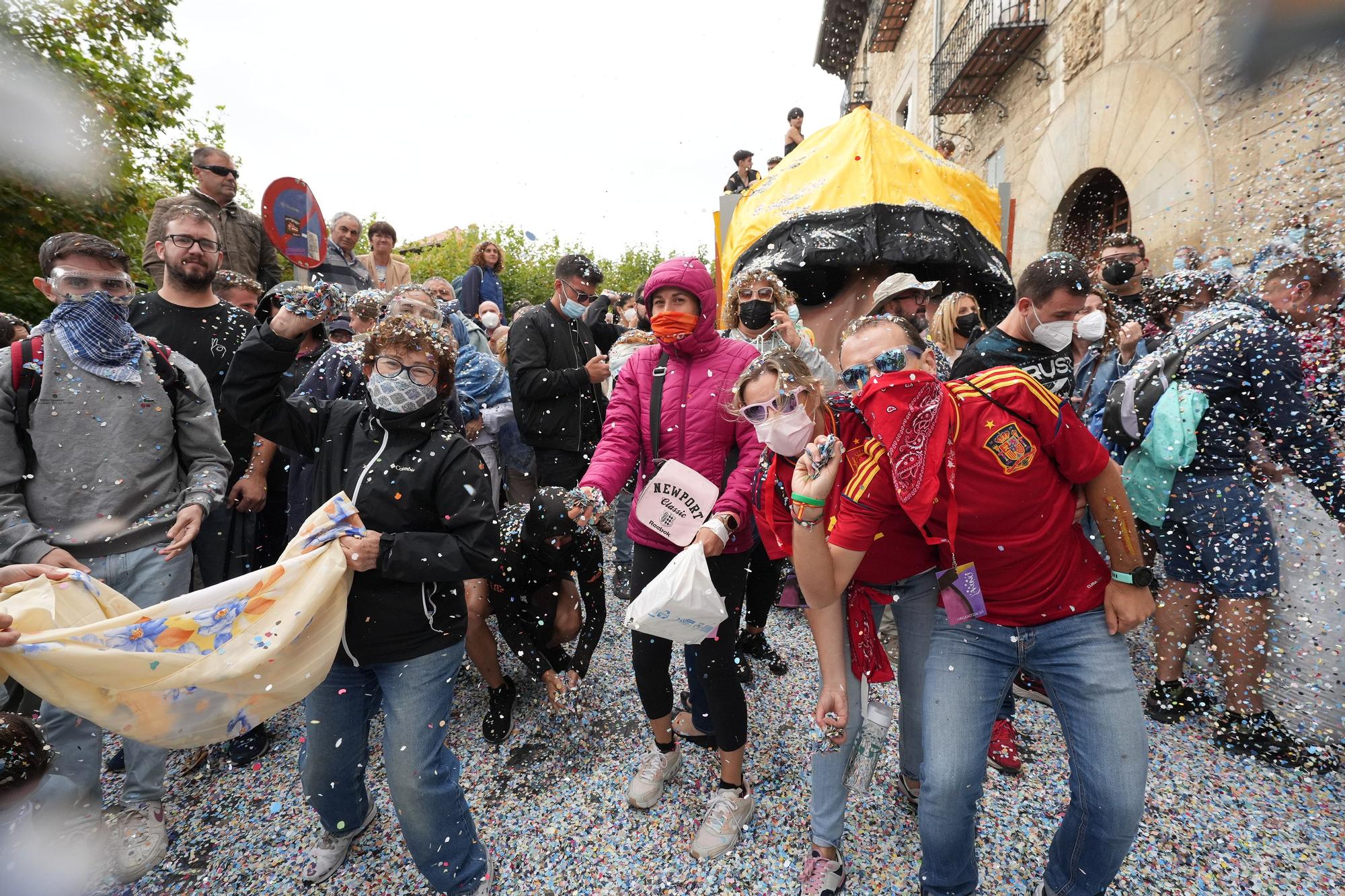 Búscate en el desfile de carrozas y disfraces de l'Anunci de Morella