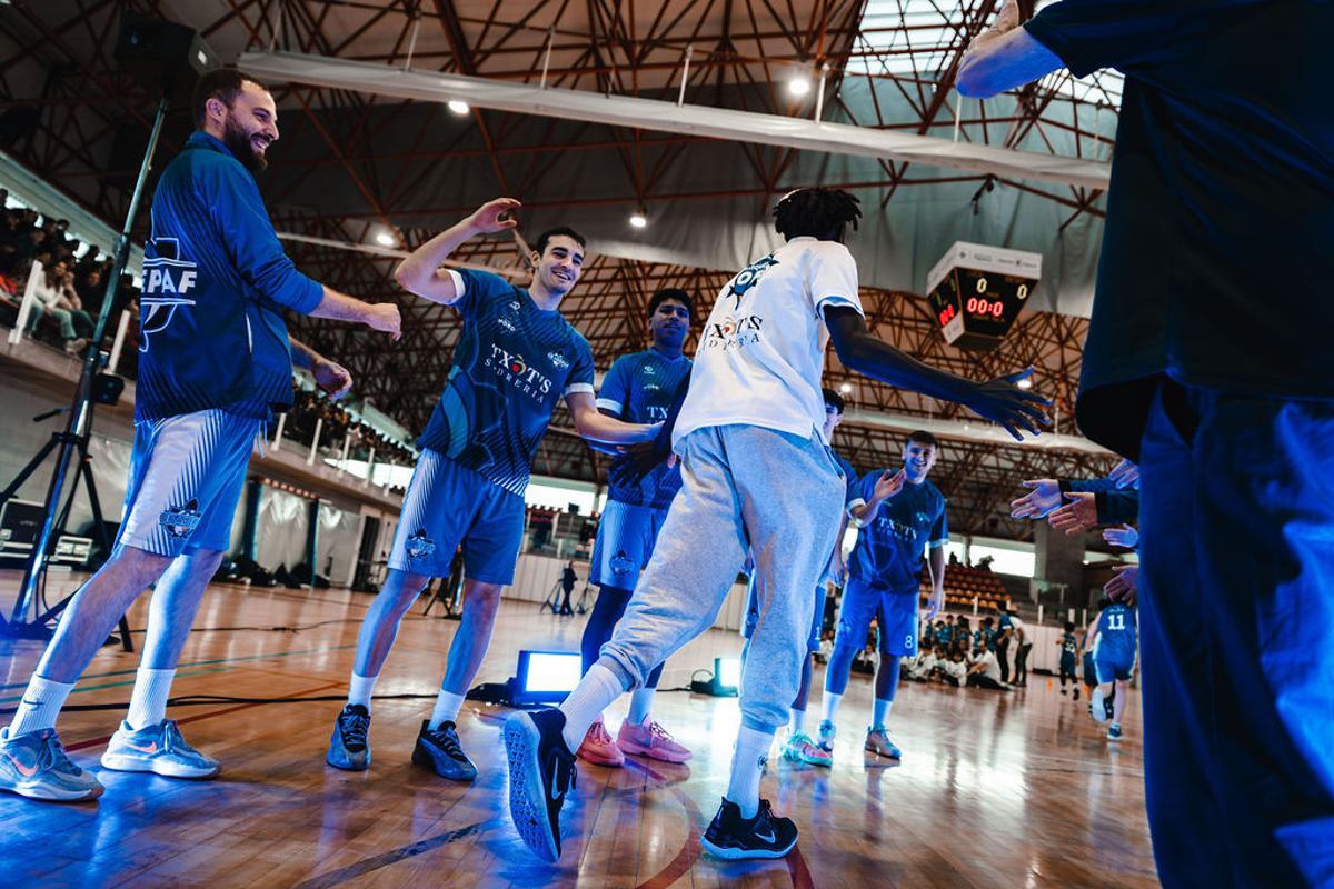 El sènior masculí de l'Adepaf Txots en la presentació dels equips.