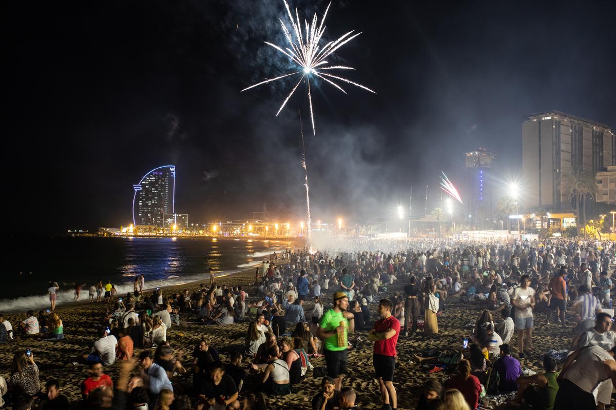 La verbena regresa a la playa en Barcelona