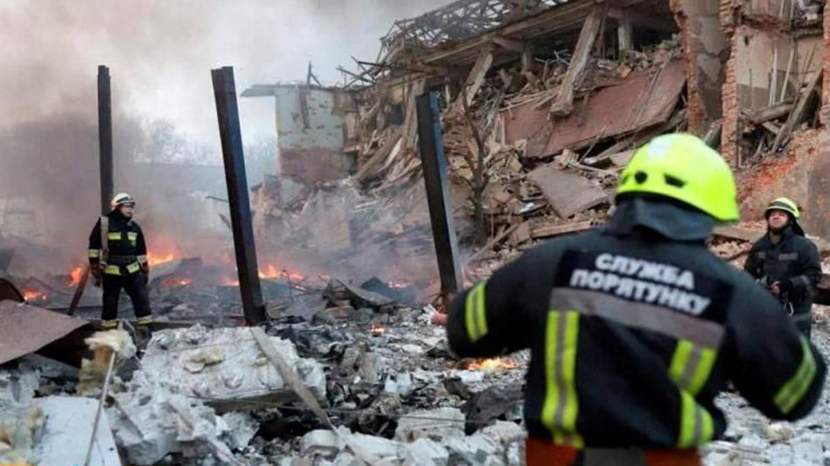 Rusia bombardea ciudades ucranianas cercanas a la frontera con Polonia
