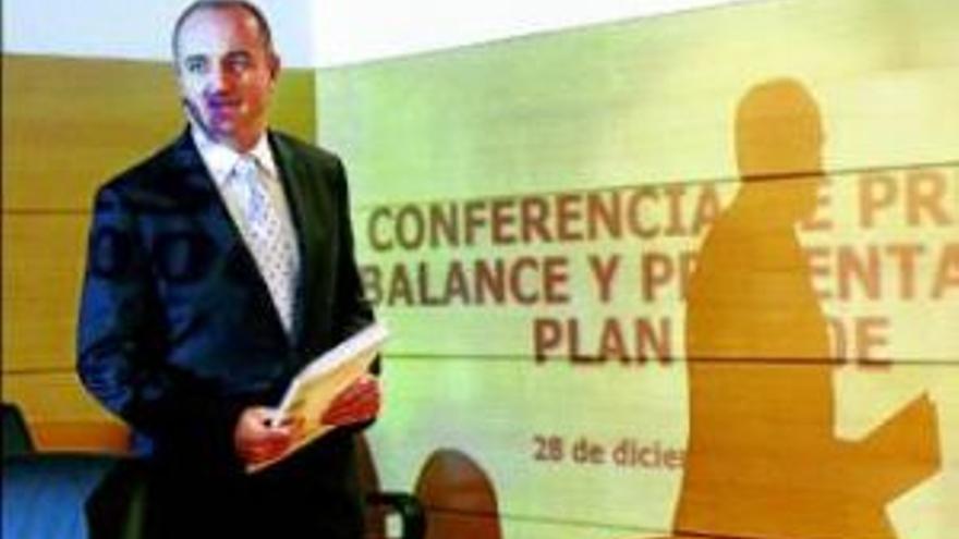 Sebastián anuncia el &quot;último&quot; plan de ayuda para la compra de coches