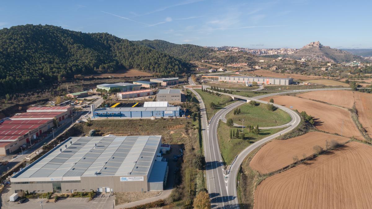 Vista aèria del Polígon La Cort i de l&#039;àrea per on es projecte el nou, a l&#039;altra banda de la carretera