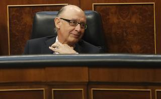 El PSOE eleva la presión sobre Montoro tras la reprobación