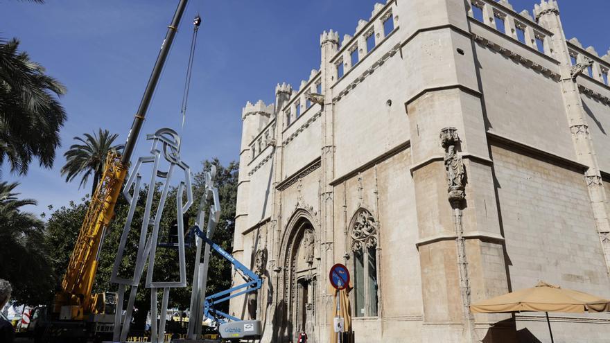 Montaje de la exposición de Julian Opie en la Llotja de Palma