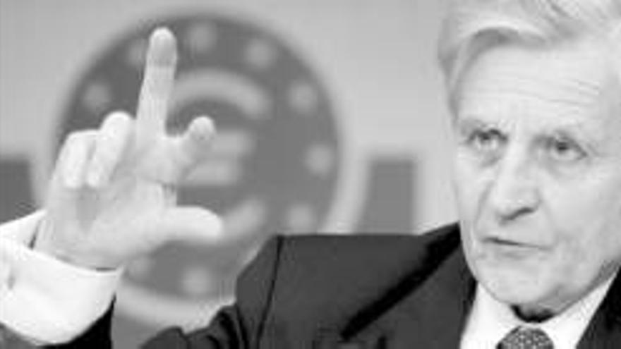 Trichet : &quot;Los gobiernos no han sido rápidos ante la crisis&quot;