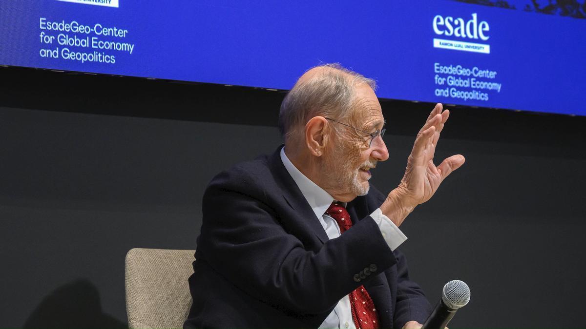 Javier Solana, distinguido por su contribución sobresaliente a la defensa y la seguridad europeas