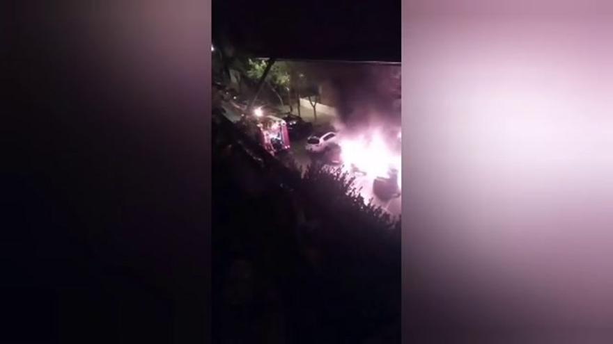 Incendio de varios coches en Castelló