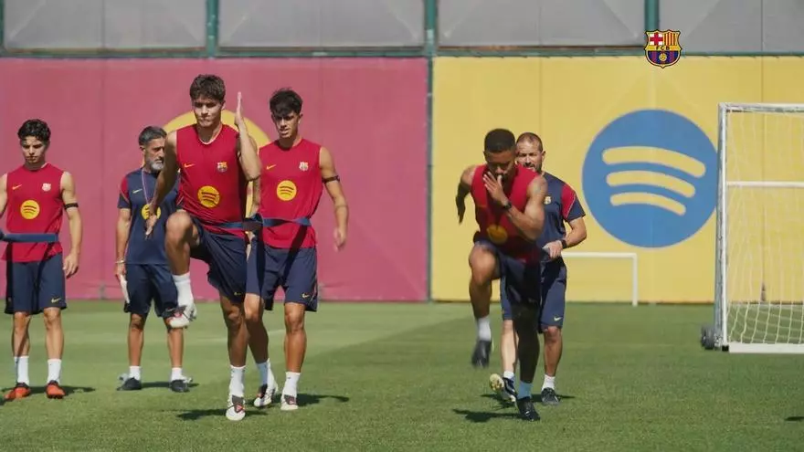 Hansi Flick llama a Iu Martínez para entrenar con el Barça
