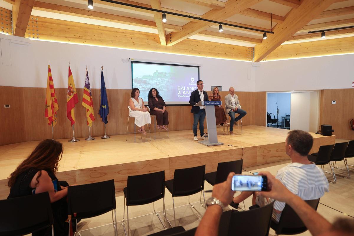 Galería: Rafael Triguero presenta el balance de tres años de mandato en el Ayuntamiento de Ibiza