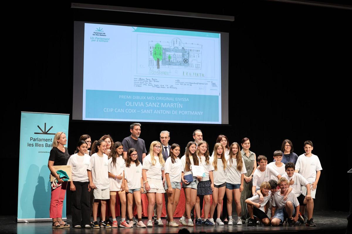 Todas las imágenes de la XXII edición del concurso de dibujo 'Un Parlament per a tothom'.
