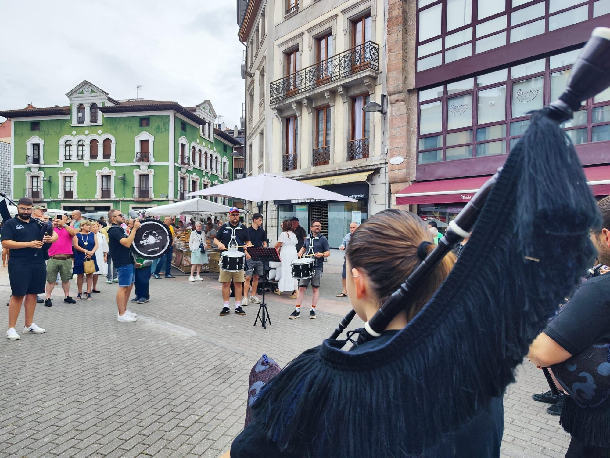 En imágenes: las bandas de "Folk in Grau" toman el mercado dominical