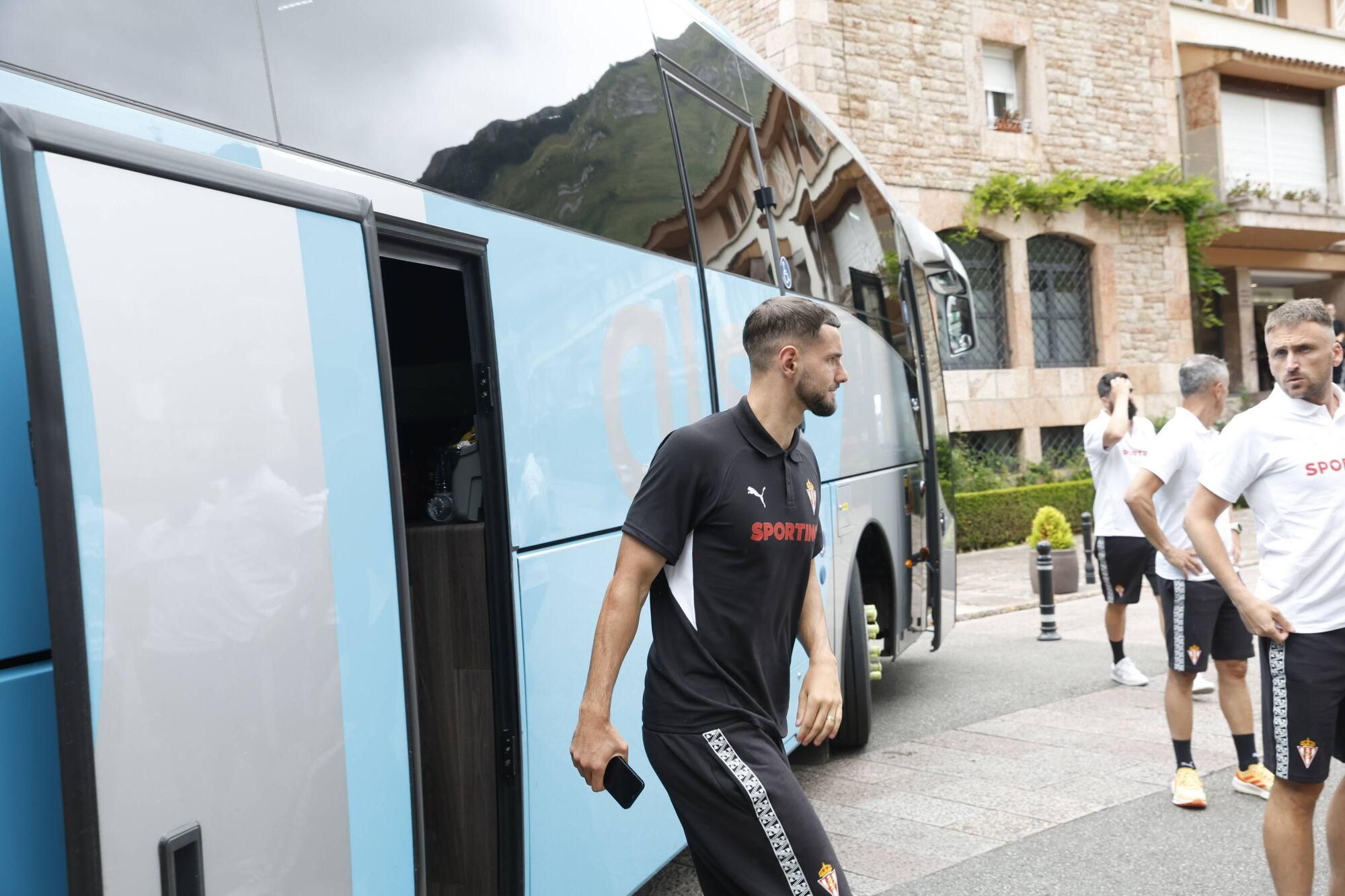 EN IMÁGENES: Visita del Sporting a La Santina en Covadonga