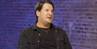 Pablo Rosado, cirujano maxilofacial, sobre la reconstrucción nasal de Lucas, de Andy y Lucas: "En estos casos, necesitamos recurrir a un injerto de costilla, que se lamina y se prepara para dar forma a la nueva nariz"
