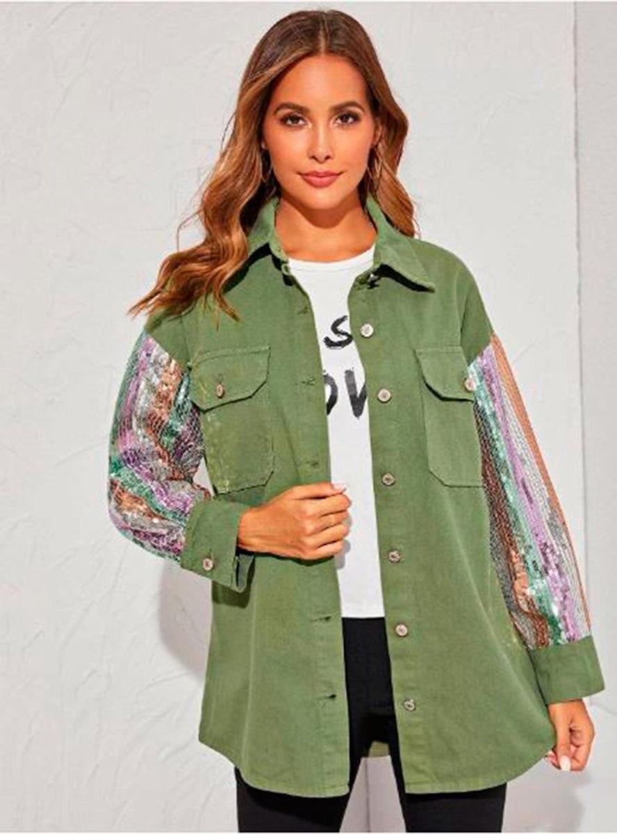 Cazadora verde con lentejuelas de colores de Shein (precio: 24 euros)