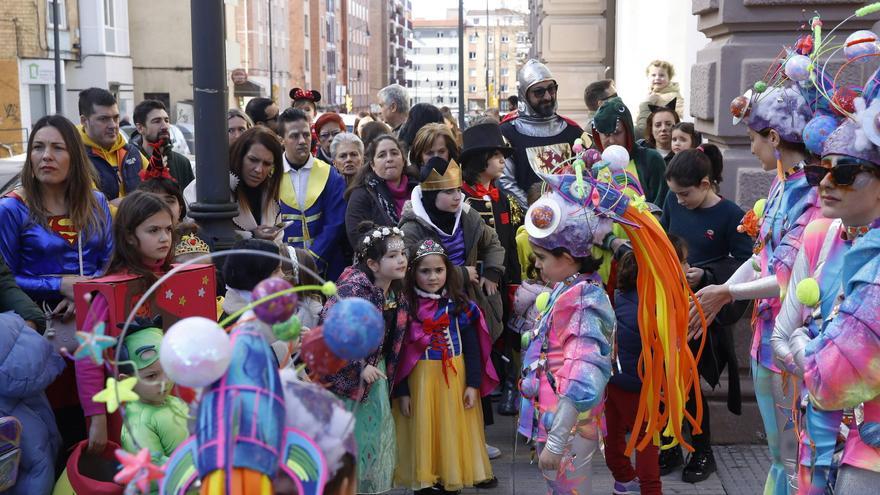 Así se celebra el Antroxu en los barrios de Gijón: &quot;Hay que disfrutarlo&quot;