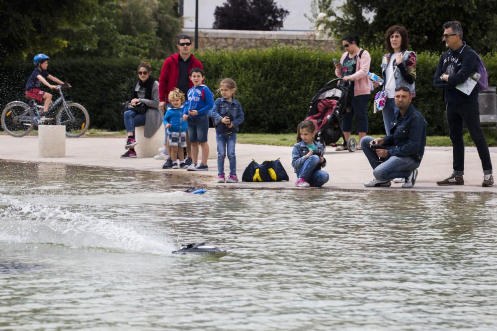 Actividades en el jardín del Túria, el antiguo cauce del río en València.