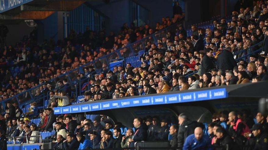 Aspecto de la grada de Tribuna el domingo en el partido contra el Racing de Ferrol. |  // CARLOS PARDELLAS