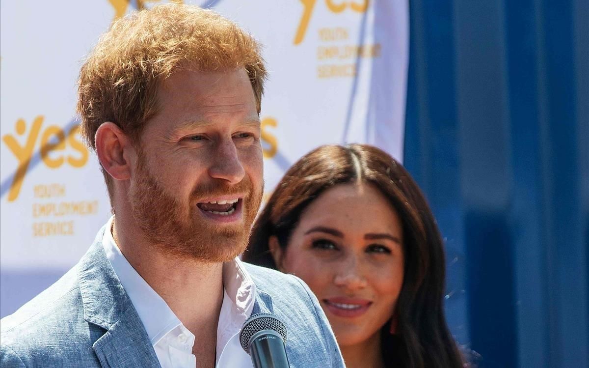 zentauroepp50185019 britain s prince harry duke of sussex l is watched by megh200630110840 zentauroepp50185019 britain s prince harry duke of sussex l is watched by megh200630110840