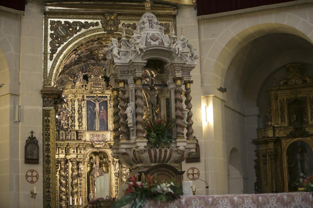 Capilla principal barroca y baldaquino genovés