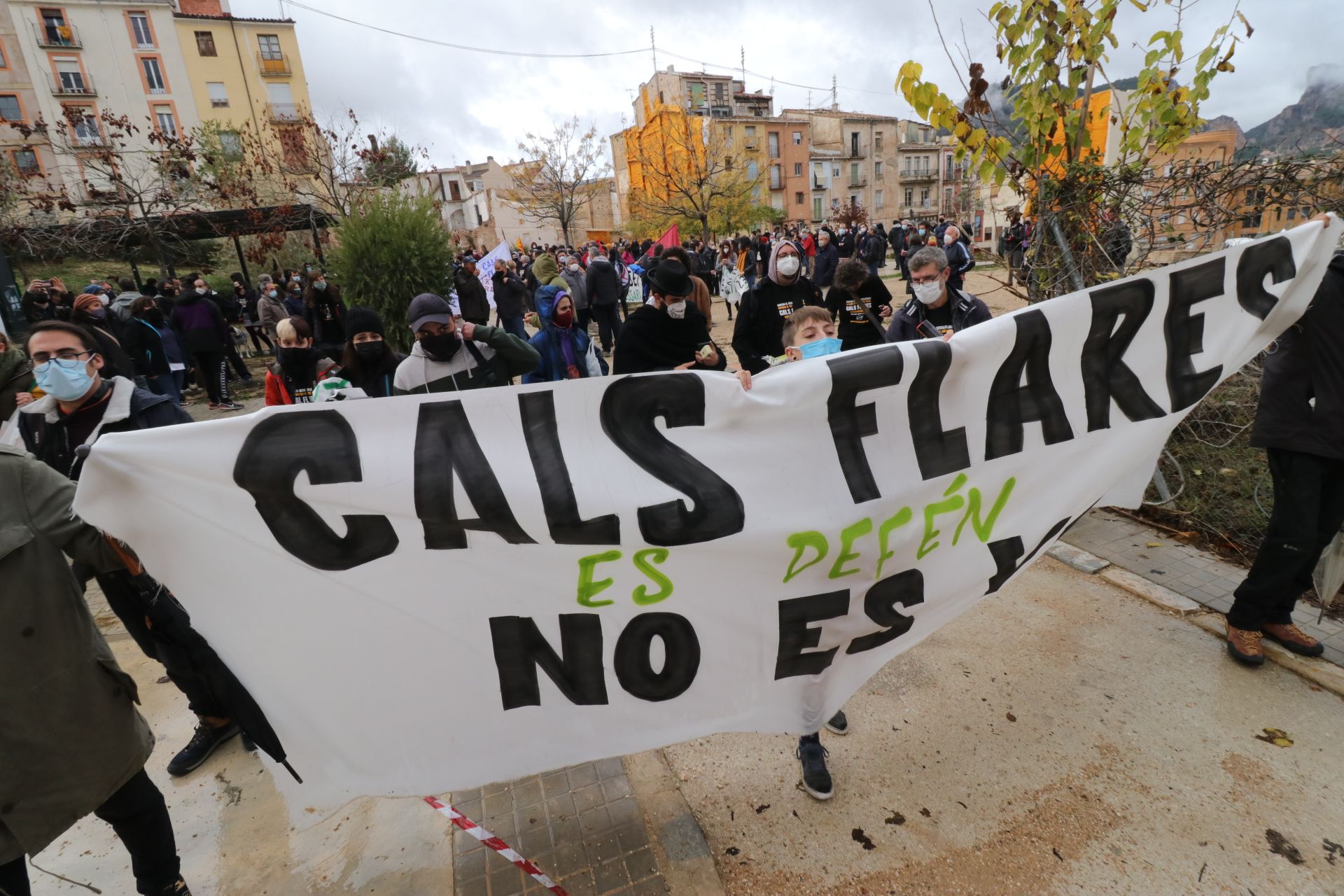 Varios centenares de personas se manifiestan por el centro social Cals Flares de Alcoy