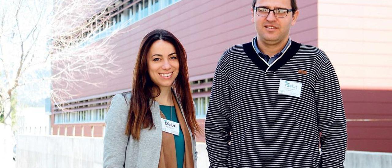 Los psicólogos Blanca Aguayo y Joan Miquel Gelabert gestionan el servicio tSalut de la UIB .