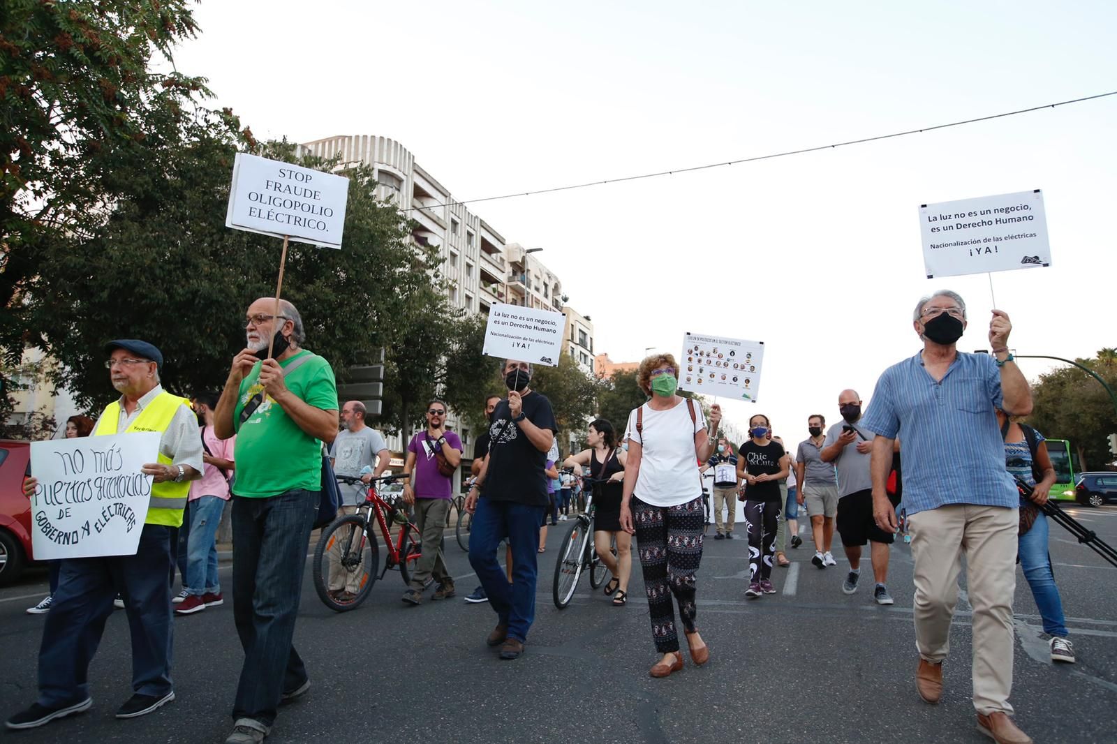 Manifestación contra el abuso de las eléctricas.