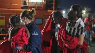 Salvamento rescata a 56 personas, 3 de ellas menores, al sur de Gran Canaria