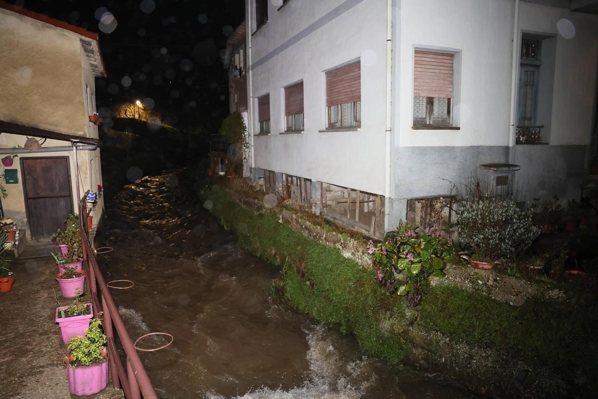 La zona donde se produjo el suceso, en una imagen del viernes por la noche.