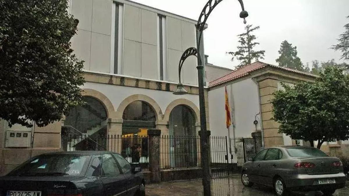 Vista del edificio judicial de Caldas de Reis.