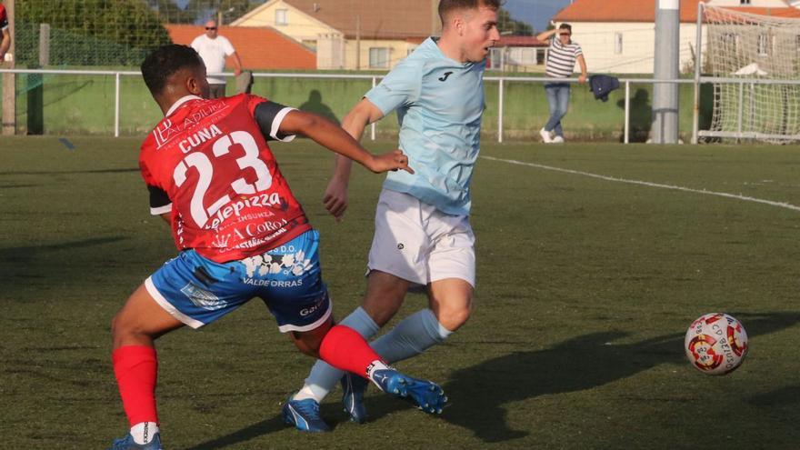 Un lance del duelo de la primera vuelta entre el Beluso y el Barco. | Santos Álvarez