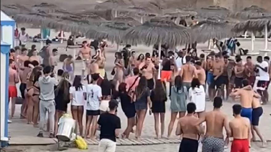 Combate de boxeo improvisado en la Playa del Duque, en Tenerife (3/04/2021)
