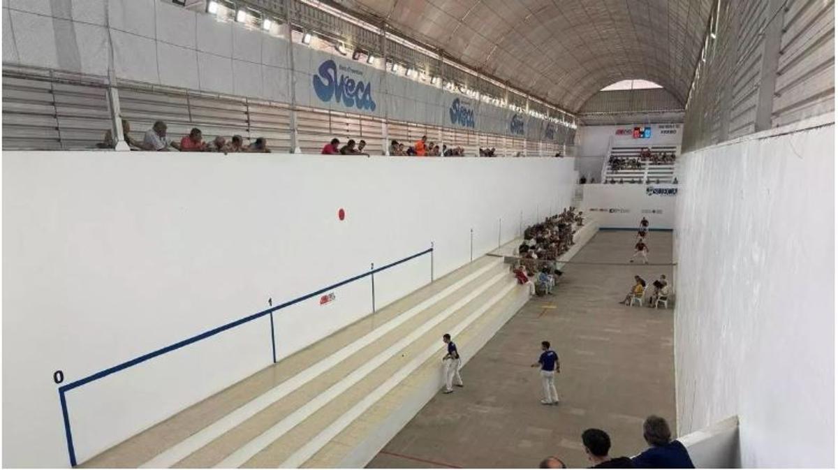 Trinquet de Sueca, con la cubierta abovedada, en una imagen de archivo.