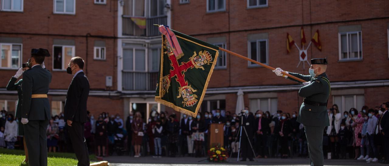 ZAMORA. COMANDANCIA DE LA GUARDIA CIVIL. ACTO DIA DE LA HISPANIDAD 12 DE OCTUBRE DIA DEL PILAR. GUARDIA CIVIL, EJERCITO, POLICIA CONDECORACIONES