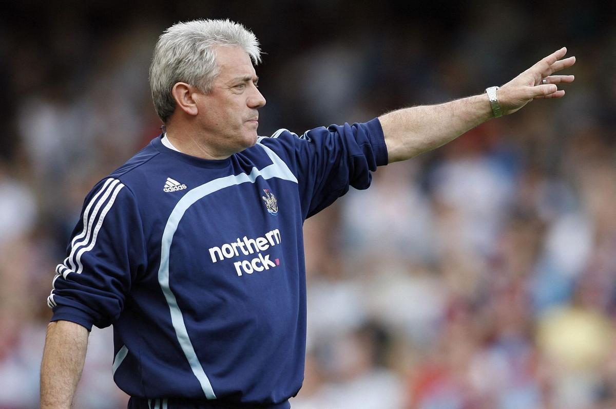 (FILES) Newcastle's English Manager Kevin Keegan gestures during their Premier League match against West Ham at Upton Park, East London on April 26, 2008. Former Liverpool and England star Kevin Keegan has died aged 75 after battling cancer, his family announced on July 20, 2026. "It is with immense sadness that we announce that Kevin Keegan has passed away at the age of 75," a statement from Keegan's family said. (Photo by GLYN KIRK / AFP). Mobile and website use of domestic English football pictures are subject to obtaining a Photographic End User Licence from Football DataCo Ltd Tel : +44 (0) 207 864 9121 or e-mail accreditations@football-dataco.com - applies to Premier and Football League