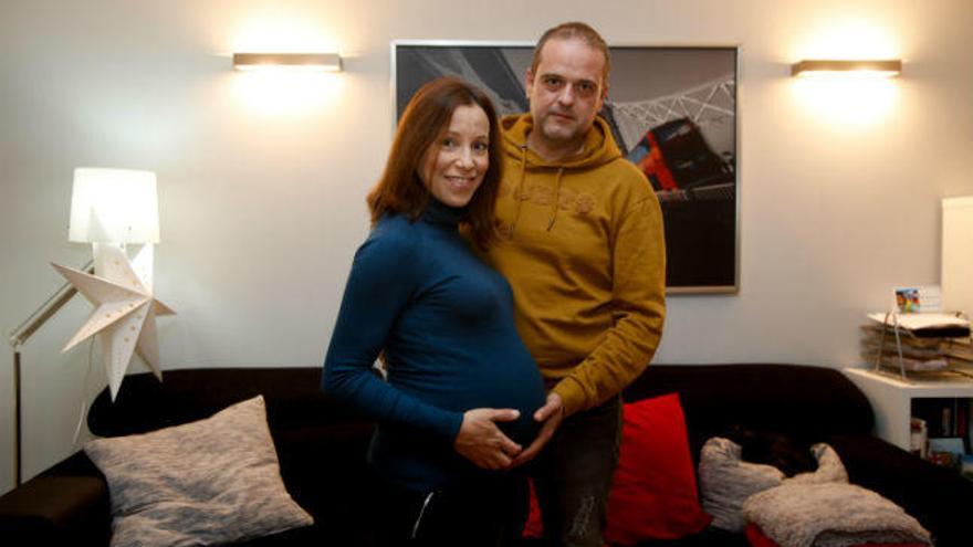 Jose y su mujer esperan su segunda hija este mismo mes.